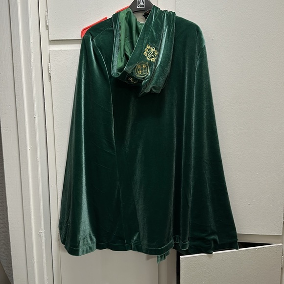 Hocus Pocus Winnie Cape - Picture 2 of 2